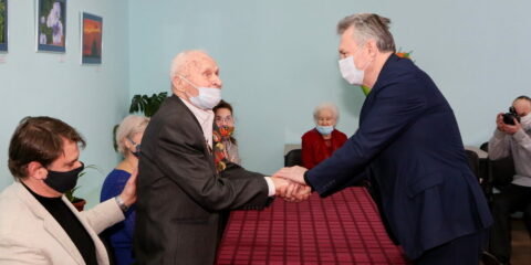 Глава администрации Волгодонска поздравил ветерана Федора Долю со столетним юбилеем