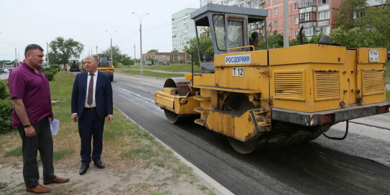 Сергей Макаров проинспектировал ремонт дорог в новом городе и Красном Яру